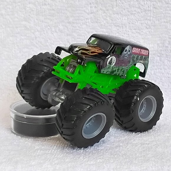 2012 Mattel Monster Jam Grave Digger 1:64 Monster Truck Hot Wheel!! - Picture 1 of 3